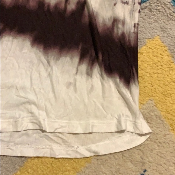 NWT Women’s Medium Simply Vera Printed Tee - Picture 2 of 7